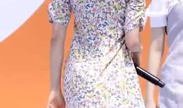 小姐姐短袖走光照片,小姐姐短袖意外曝光,网友热议