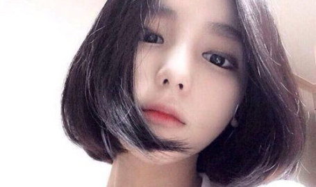 短发女孩网红吃瓜,揭秘网络红人的幕后生活与趣味瞬间