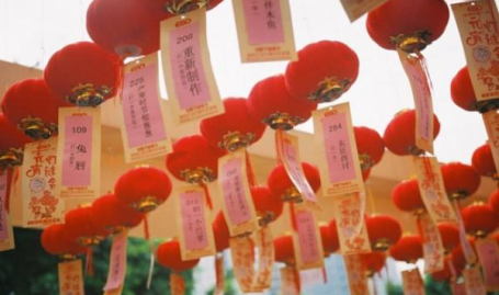 关于元宵节的灯谜怎么写,传统节日的智慧游戏